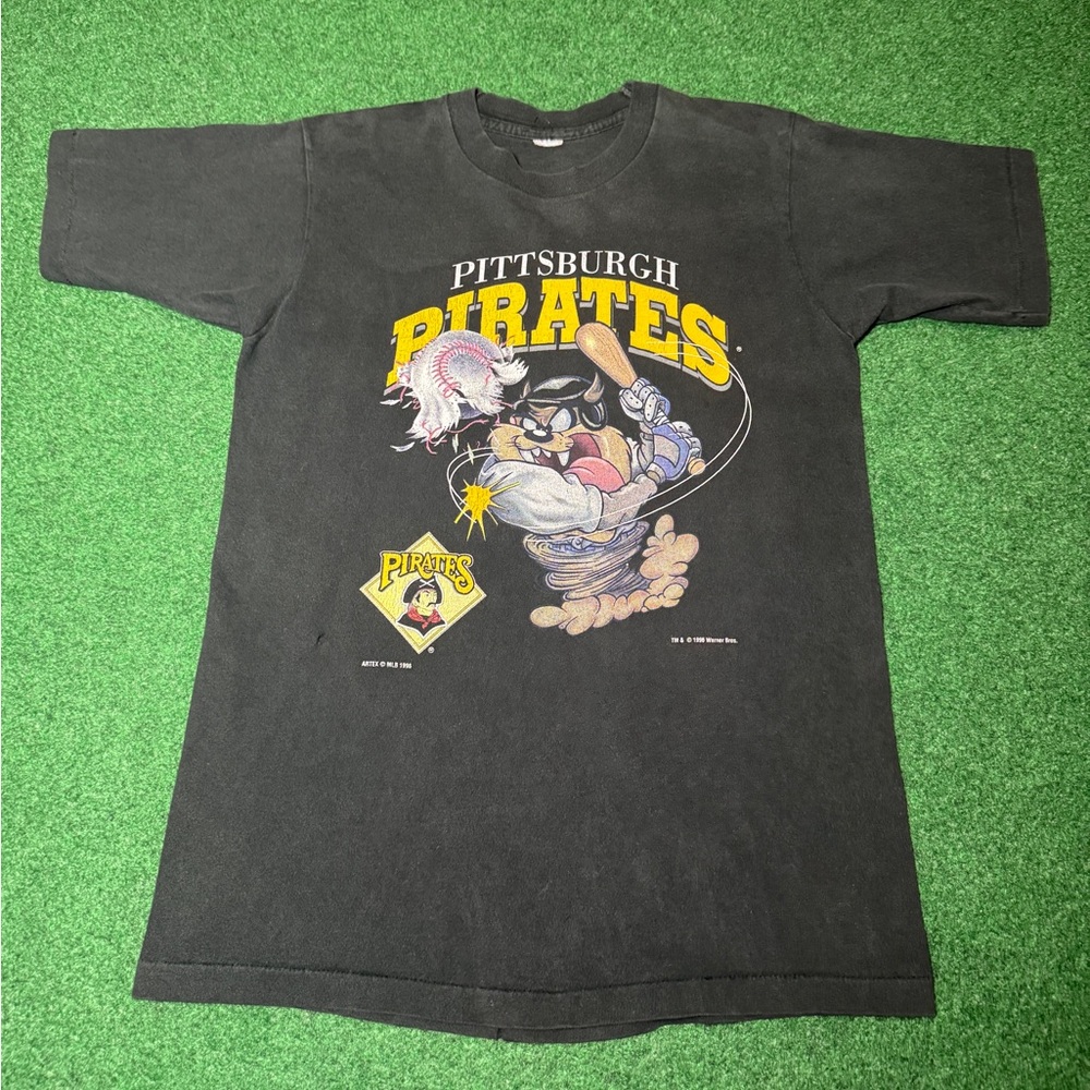 Vintage 90s Pittsburgh Pirates Taz T-shirt, Baseball Looney Tunes (Medium) 1996